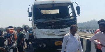 Accident :ਭਿਆਨਕ ਸੜਕ ਹਾਦਸਾ! ਸੀਮਿੰਟ ਮਿਕਸਰ ਨਾਲ ਟਕਰਾਈ ਵੈਨ