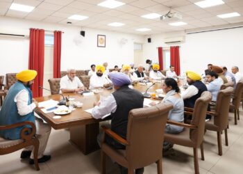 ਮੁੱਖ ਮੰਤਰੀ ਭਗਵੰਤ ਸਿੰਘ ਮਾਨ ਦੀ ਅਗਵਾਈ ਵਿੱਚ ਵਜ਼ਾਰਤ ਵੱਲੋਂ ਦਰਿਆਵਾਂ, ਚੋਆਂ ਅਤੇ ਸੇਮ ਨਾਲਿਆਂ ’ਚੋਂ ਗਾਰ ਕੱਢਣ ਲਈ ਹਰੀ ਝੰਡੀ