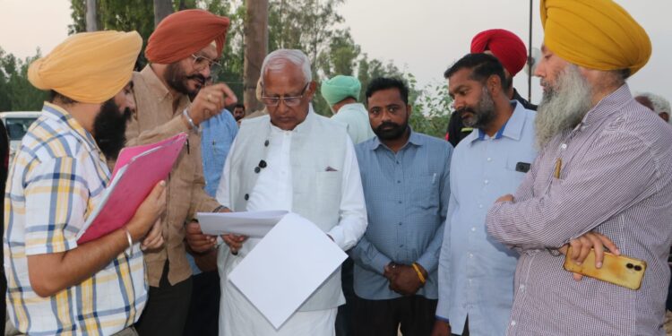 ਬਰਿੰਦਰ ਕੁਮਾਰ ਗੋਇਲ ਵੱਲੋਂ ਗਿੱਦੜਪਿੰਡੀ, ਮੰਡਾਲਾ ਛੰਨਾ ਵਿਖੇ ਸਤਲੁਜ ਦਰਿਆ ਦੇ ਕੰਢੇ ਚਲ ਰਹੇ ਹੜ੍ਹ ਸੁਰੱਖਿਆ ਕਾਰਜਾਂ ਦਾ ਜਾਇਜ਼ਾ