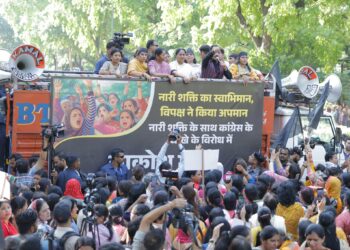 Delhi : ਮਹਿਲਾ ਰਾਖਵਾਂਕਰਨ ਬਿੱਲ ਪਾਸ ਨਾ ਹੋਣ ‘ਤੇ ਸੜਕਾਂ ‘ਤੇ ਉਤਰੀ ਭਾਜਪਾ!