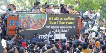 Delhi : ਮਹਿਲਾ ਰਾਖਵਾਂਕਰਨ ਬਿੱਲ ਪਾਸ ਨਾ ਹੋਣ ‘ਤੇ ਸੜਕਾਂ ‘ਤੇ ਉਤਰੀ ਭਾਜਪਾ!