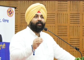 ਦੇਸ਼ ਦੀ ਅਗਵਾਈ ਤੋਂ ਆਲਮੀ ਉੱਤਮਤਾ ਤੱਕ: ਪੰਜਾਬ ਸਰਕਾਰ ਨੇ ਹਾਜ਼ਰੀ ਨਾਲ ਸਬੰਧਤ ਸੁਧਾਰਾਂ ਨਾਲ ਮਿਸ਼ਨ ਸਮਰੱਥ 2026-27 ਦੀ ਕੀਤੀ ਸ਼ੁਰੂਆਤ ਦੇਸ਼ ਦੀ ਅਗਵਾਈ ਤੋਂ ਆਲਮੀ ਉੱਤਮਤਾ ਤੱਕ: ਪੰਜਾਬ ਸਰਕਾਰ ਨੇ ਹਾਜ਼ਰੀ ਨਾਲ ਸਬੰਧਤ ਸੁਧਾਰਾਂ ਨਾਲ ਮਿਸ਼ਨ ਸਮਰੱਥ 2026-27 ਦੀ ਕੀਤੀ ਸ਼ੁਰੂਆਤ