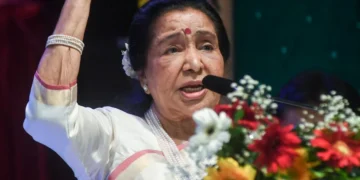 Asha Bhosle last rites : ਸਰਕਾਰੀ ਸਨਮਾਨਾਂ ਨਾਲ ਹੋਇਆ ਆਸ਼ਾ ਭੌਂਸਲੇ ਦਾ ਅੰਤਿਮ ਸਸਕਾਰ, ਨਮ ਅੱਖਾਂ ਨਾਲ ਦਿੱਤੀ ਗਈ ਵਿਦਾਈ
