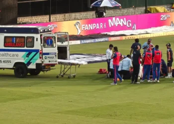 IPL 2026 DC vs PBKS:  ਮੈਚ ਦੌਰਾਨ ਦਿੱਲੀ ਦਾ ਤੇਜ਼ ਗੇਂਦਬਾਜ਼ ਬੁਰੀ ਤਰ੍ਹਾਂ ਜ਼ਖਮੀ; ਐਂਬੂਲੈਂਸ ਰਾਹੀਂ ਲਿਜਾਇਆ ਗਿਆ ਹਸਪਤਾਲ!