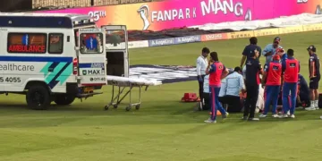 IPL 2026 DC vs PBKS:  ਮੈਚ ਦੌਰਾਨ ਦਿੱਲੀ ਦਾ ਤੇਜ਼ ਗੇਂਦਬਾਜ਼ ਬੁਰੀ ਤਰ੍ਹਾਂ ਜ਼ਖਮੀ; ਐਂਬੂਲੈਂਸ ਰਾਹੀਂ ਲਿਜਾਇਆ ਗਿਆ ਹਸਪਤਾਲ!