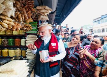 West Bengal: ਚੋਣ ਪ੍ਰਚਾਰ ਦੌਰਾਨ ਅਚਾਨਕ  ਸੜਕ ਕਿਨਾਰੇ ਦੁਕਾਨ ‘ਤੇ ਰੁਕੇ ਪੀਐਮ ਮੋਦੀ
