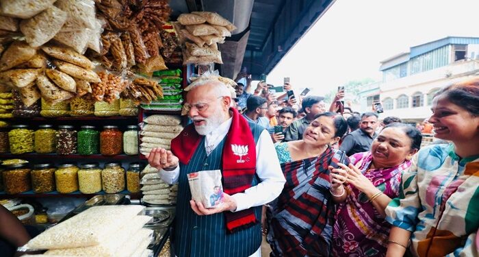 West Bengal: ਚੋਣ ਪ੍ਰਚਾਰ ਦੌਰਾਨ ਅਚਾਨਕ  ਸੜਕ ਕਿਨਾਰੇ ਦੁਕਾਨ ‘ਤੇ ਰੁਕੇ ਪੀਐਮ ਮੋਦੀ