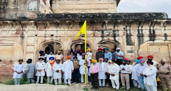 Punjab : ਸ਼ਾਹੀ ਬਾਰਾਂ ਦਰੀ ‘ਤੇ ਝੁਲਾਇਆ ਗਿਆ ਕੇਸਰੀ ਨਿਸ਼ਾਨ ਸਾਹਿਬ