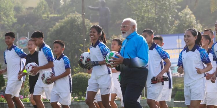 PM ਮੋਦੀ ਨੇ ਸਿੱਕਮ ਵਿੱਚ ਬੱਚਿਆਂ ਨਾਲ ਖੇਡਿਆ ਫੁੱਟਬਾਲ