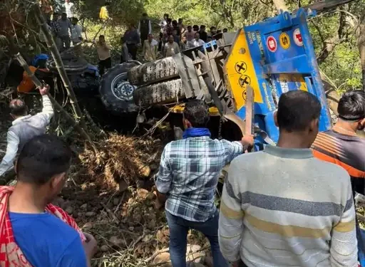 Himachal: ਡੂੰਘੀ ਖੱਡ ‘ਚ ਡਿੱਗੀ ਪੰਜਾਬ ਦੇ ਸ਼ਰਧਾਲੂਆਂ ਨਾਲ ਭਰੀ ਟਰੈਕਟਰ-ਟਰਾਲੀ