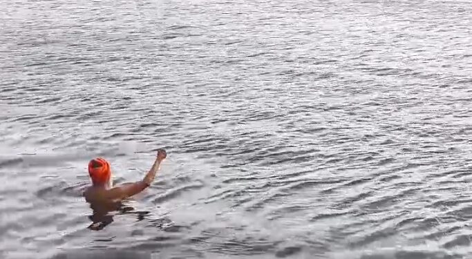 Punjab :ਤਰਨ ਤਾਰਨ ਵਿਖੇ ਦਰਦਨਾਕ ਘਟਨਾ! ਵਿਅਕਤੀ ਨੇ ਸਰੋਵਰ ‘ਚ ਮਾਰੀ ਛਾਲ, ਭਾਲ ਜਾਰੀ