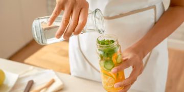 Health Tips: ਗਰਮੀਆਂ ਵਿੱਚ ਸਰੀਰ ਨੂੰ ਅੰਦਰੋਂ ਰੱਖਣਾ ਹੈ ਠੰਢਾ ਅਤੇ ਸਿਹਤਮੰਦ? ਅਜ਼ਮਾਓ ਇਹ ਹੋਮਮੇਡ ‘ਡਿਟੌਕਸ ਡ੍ਰਿੰਕਸ’