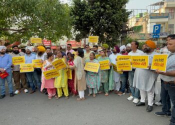 ਆਮ ਆਦਮੀ ਪਾਰਟੀ ਵੱਲੋਂ ਪੈਟਰੋਲ-ਡੀਜ਼ਲ ਦੀਆਂ ਕੀਮਤਾਂ ’ਚ ਵਾਧੇ ਖਿਲਾਫ਼ ਵਿਸ਼ਾਲ ਰੋਸ ਪ੍ਰਦਰਸ਼ਨ ਆਮ ਆਦਮੀ ਪਾਰਟੀ ਵੱਲੋਂ ਪੈਟਰੋਲ-ਡੀਜ਼ਲ ਦੀਆਂ ਕੀਮਤਾਂ ’ਚ ਵਾਧੇ ਖਿਲਾਫ਼ ਵਿਸ਼ਾਲ ਰੋਸ ਪ੍ਰਦਰਸ਼ਨ