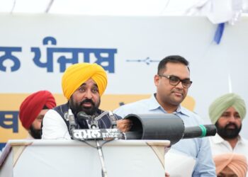 ਭਗਵੰਤ ਮਾਨ ਸਰਕਾਰ ਵੱਲੋਂ ਪਿੰਡ ਸਤੌਜ ਤੋਂ ਬਿਜਲੀ ਦੀਆਂ ਤਾਰਾਂ ਅੰਡਰਗਰਾਊਂਡ ਕਰਨ ਦੇ ਪ੍ਰਾਜੈਕਟ ਦੀ ਸ਼ੁਰੂਆਤ, ਪਿੰਡਾਂ ਨੂੰ ਖੰਭਿਆਂ ਤੋਂ ਮੁਕਤ ਕਰਨ ਨਾਲ ਪੰਜਾਬ ਦੇ ਕਿਸਾਨਾਂ ਨੂੰ ਵੱਡੀ ਰਾਹਤ ਮਿਲੇਗੀ