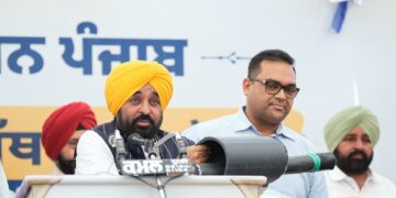 ਭਗਵੰਤ ਮਾਨ ਸਰਕਾਰ ਵੱਲੋਂ ਪਿੰਡ ਸਤੌਜ ਤੋਂ ਬਿਜਲੀ ਦੀਆਂ ਤਾਰਾਂ ਅੰਡਰਗਰਾਊਂਡ ਕਰਨ ਦੇ ਪ੍ਰਾਜੈਕਟ ਦੀ ਸ਼ੁਰੂਆਤ, ਪਿੰਡਾਂ ਨੂੰ ਖੰਭਿਆਂ ਤੋਂ ਮੁਕਤ ਕਰਨ ਨਾਲ ਪੰਜਾਬ ਦੇ ਕਿਸਾਨਾਂ ਨੂੰ ਵੱਡੀ ਰਾਹਤ ਮਿਲੇਗੀ ਭਗਵੰਤ ਮਾਨ ਸਰਕਾਰ ਵੱਲੋਂ ਪਿੰਡ ਸਤੌਜ ਤੋਂ ਬਿਜਲੀ ਦੀਆਂ ਤਾਰਾਂ ਅੰਡਰਗਰਾਊਂਡ ਕਰਨ ਦੇ ਪ੍ਰਾਜੈਕਟ ਦੀ ਸ਼ੁਰੂਆਤ, ਪਿੰਡਾਂ ਨੂੰ ਖੰਭਿਆਂ ਤੋਂ ਮੁਕਤ ਕਰਨ ਨਾਲ ਪੰਜਾਬ ਦੇ ਕਿਸਾਨਾਂ ਨੂੰ ਵੱਡੀ ਰਾਹਤ ਮਿਲੇਗੀ