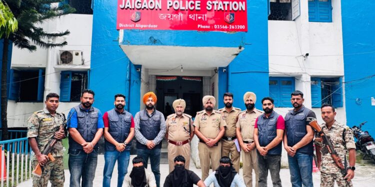 ਬਟਾਲਾ ਦੋਹਰਾ ਕਤਲ ਕਾਂਡ: ਗੈਂਗਸਟਰ ਹੈਪੀ ਜੱਟ ਦੇ ਤਿੰਨ ਕਾਰਕੁਨ ਭੂਟਾਨ ਭੱਜਣ ਦੀ ਕੋਸ਼ਿਸ਼ ਕਰਦੇ ਸਮੇਂ ਅੰਤਰਾਸ਼ਟਰੀ ਸਰਹੱਦ ਤੋਂ ਗ੍ਰਿਫ਼ਤਾਰ ਬਟਾਲਾ ਦੋਹਰਾ ਕਤਲ ਕਾਂਡ: ਗੈਂਗਸਟਰ ਹੈਪੀ ਜੱਟ ਦੇ ਤਿੰਨ ਕਾਰਕੁਨ ਭੂਟਾਨ ਭੱਜਣ ਦੀ ਕੋਸ਼ਿਸ਼ ਕਰਦੇ ਸਮੇਂ ਅੰਤਰਾਸ਼ਟਰੀ ਸਰਹੱਦ ਤੋਂ ਗ੍ਰਿਫ਼ਤਾਰ