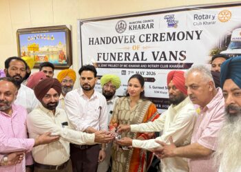 ਡੀ ਸੀ ਕੋਮਲ ਮਿੱਤਲ ਵੱਲੋਂ ਨਗਰ ਕੌਂਸਲ ਖਰੜ ਅਤੇ ਰੋਟਰੀ ਕਲੱਬ ਖਰੜ ਵੱਲੋਂ ਲੋਕ ਸੇਵਾ ਲਈ ਦੋ ਫਿਊਨਰਲ ਵੈਨਾਂ ਸਮਰਪਿਤ