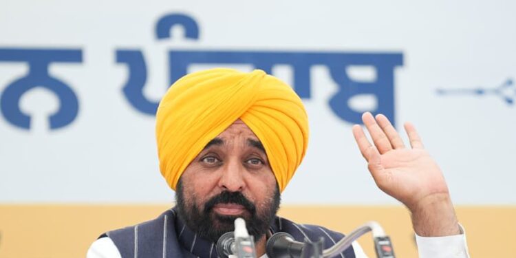 ਮੋਦੀ ਸਰਕਾਰ ਖਾੜੀ ਜੰਗ ਦੀ ਆੜ ਵਿੱਚ ਲੋਕਾਂ ਤੋਂ ਆਪਣੀ ਵਿਦੇਸ਼ ਤੇ ਆਰਥਿਕ ਨੀਤੀ ਦੀਆਂ ਨਾਕਾਮੀਆਂ ਲੁਕਾਉਣ ਦੀ ਕੋਸ਼ਿਸ਼ ਕਰ ਰਹੀ: ਮੁੱਖ ਮੰਤਰੀ ਭਗਵੰਤ ਸਿੰਘ ਮਾਨ