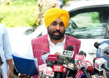 ਨੀਟ ਪੇਪਰ ਲੀਕ ਨਾਲ ਲੱਖਾਂ ਵਿਦਿਆਰਥੀਆਂ ਦੇ ਸੁਪਨੇ ਟੁੱਟੇ, ਕੇਂਦਰ ਦੀ ਨਾਕਾਮੀ ਅਤੇ ਵਿਦਿਆਰਥੀਆਂ ਨਾਲ ਧੋਖਾਧੜੀ-ਮੁੱਖ ਮੰਤਰੀ ਭਗਵੰਤ ਸਿੰਘ ਮਾਨ