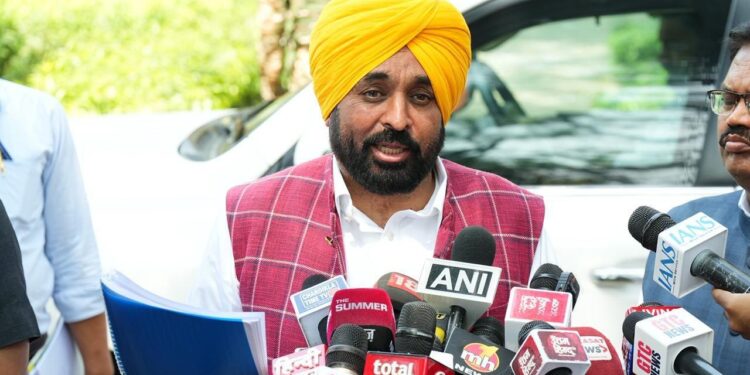 ਨੀਟ ਪੇਪਰ ਲੀਕ ਨਾਲ ਲੱਖਾਂ ਵਿਦਿਆਰਥੀਆਂ ਦੇ ਸੁਪਨੇ ਟੁੱਟੇ, ਕੇਂਦਰ ਦੀ ਨਾਕਾਮੀ ਅਤੇ ਵਿਦਿਆਰਥੀਆਂ ਨਾਲ ਧੋਖਾਧੜੀ-ਮੁੱਖ ਮੰਤਰੀ ਭਗਵੰਤ ਸਿੰਘ ਮਾਨ