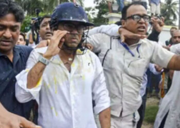 National: TMC ਸੰਸਦ ਮੈਂਬਰ ਅਭਿਸ਼ੇਕ ਬੈਨਰਜੀ ‘ਤੇ ਹਮਲਾ ਮਾਮਲਾ: ਚਾਰ ਗ੍ਰਿਫ਼ਤਾਰ National: TMC ਸੰਸਦ ਮੈਂਬਰ ਅਭਿਸ਼ੇਕ ਬੈਨਰਜੀ ‘ਤੇ ਹਮਲਾ ਮਾਮਲਾ: ਚਾਰ ਗ੍ਰਿਫ਼ਤਾਰ