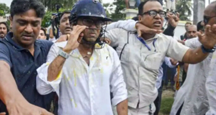 National: TMC ਸੰਸਦ ਮੈਂਬਰ ਅਭਿਸ਼ੇਕ ਬੈਨਰਜੀ ‘ਤੇ ਹਮਲਾ ਮਾਮਲਾ: ਚਾਰ ਗ੍ਰਿਫ਼ਤਾਰ National: TMC ਸੰਸਦ ਮੈਂਬਰ ਅਭਿਸ਼ੇਕ ਬੈਨਰਜੀ ‘ਤੇ ਹਮਲਾ ਮਾਮਲਾ: ਚਾਰ ਗ੍ਰਿਫ਼ਤਾਰ