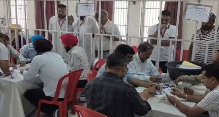 Breaking: ਪੰਜਾਬ ਨਗਰ ਨਿਗਮ ਚੋਣਾਂ ਵਿੱਚ ‘ਆਪ’ ਨਿੱਕਲੀ ਅੱਗੇ: ਹੁਣ ਤੱਕ 203 ਸੀਟਾਂ ਜਿੱਤੀਆਂ Breaking: ਪੰਜਾਬ ਨਗਰ ਨਿਗਮ ਚੋਣਾਂ ਵਿੱਚ ‘ਆਪ’ ਨਿੱਕਲੀ ਅੱਗੇ: ਹੁਣ ਤੱਕ 203 ਸੀਟਾਂ ਜਿੱਤੀਆਂ