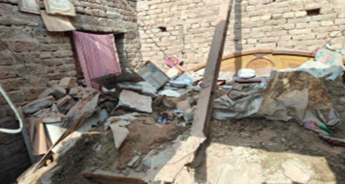 Punjab: ਮੀਂਹ ਅਤੇ ਤੂਫ਼ਾਨ ਕਾਰਨ ਸੁੱਤੇ ਪਏ ਦੋ ਭਰਾਵਾਂ ‘ਤੇ ਡਿੱਗੀ ਘਰ ਦੀ ਛੱਤ Punjab: ਮੀਂਹ ਅਤੇ ਤੂਫ਼ਾਨ ਕਾਰਨ ਸੁੱਤੇ ਪਏ ਦੋ ਭਰਾਵਾਂ ‘ਤੇ ਡਿੱਗੀ ਘਰ ਦੀ ਛੱਤ