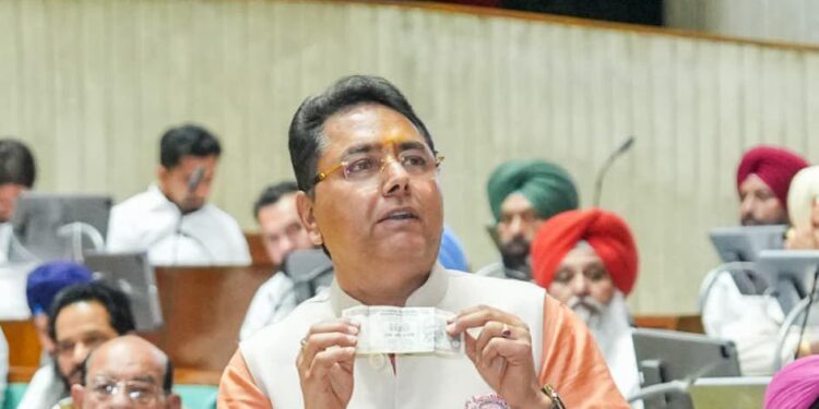 ਮਜ਼ਦੂਰ ਸਾਡੇ ਵਿਕਾਸ ਦੀ ਨੀਂਹ, ਅਮਨ ਅਰੋੜਾ ਵੱਲੋਂ ਮਈ-ਦਿਵਸ ‘ਤੇ ਕਾਮਿਆਂ ਦੀ ਕਿਰਤ ਨੂੰ ਸਲਾਮ