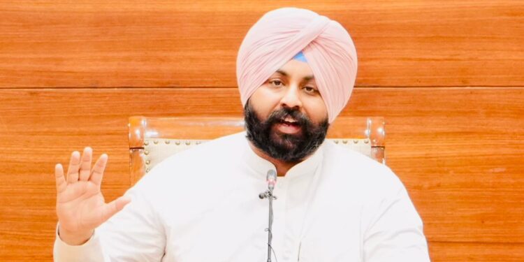 ਸਕੂਲ ਸਿੱਖਿਆ ਵਿੱਚ ਪੰਜਾਬ ਨੇ ਕੇਰਲਾ ਨੂੰ ਪਛਾੜਿਆ, ਨੀਤੀ ਆਯੋਗ ਦੀ ਰਿਪੋਰਟ ਵਿੱਚ ਭਾਰਤ ਦੇ ਸਰਬੋਤਮ ਕਾਰਗੁਜ਼ਾਰੀ ਵਾਲੇ ਸੂਬੇ ਵਜੋਂ ਉੱਭਰਿਆ: ਹਰਜੋਤ ਸਿੰਘ ਬੈਂਸ ਸਕੂਲ ਸਿੱਖਿਆ ਵਿੱਚ ਪੰਜਾਬ ਨੇ ਕੇਰਲਾ ਨੂੰ ਪਛਾੜਿਆ, ਨੀਤੀ ਆਯੋਗ ਦੀ ਰਿਪੋਰਟ ਵਿੱਚ ਭਾਰਤ ਦੇ ਸਰਬੋਤਮ ਕਾਰਗੁਜ਼ਾਰੀ ਵਾਲੇ ਸੂਬੇ ਵਜੋਂ ਉੱਭਰਿਆ: ਹਰਜੋਤ ਸਿੰਘ ਬੈਂਸ