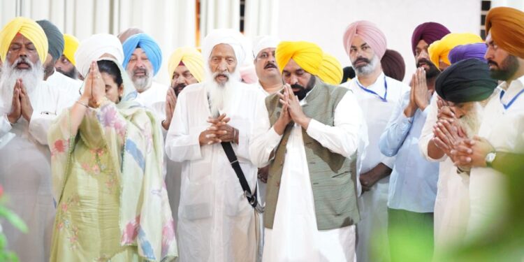 ਮੁੱਖ ਮੰਤਰੀ ਭਗਵੰਤ ਸਿੰਘ ਮਾਨ ਨੇ ਗੁਰਦੁਆਰਾ ਜੋਤੀਸਰ ਸਾਹਿਬ ਵਿਖੇ ਮੱਥਾ ਟੇਕਿਆ, ਬੇਅਦਬੀ ਵਿਰੁੱਧ ਸਖ਼ਤ ਕਾਨੂੰਨ ਬਣਾਉਣ ਦਾ ਬਲ ਬਖਸ਼ਣ ਲਈ ਪ੍ਰਮਾਤਮਾ ਦਾ ਸ਼ੁਕਰਾਨਾ ਕੀਤਾ