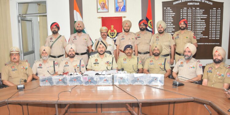 ਸਰਹੱਦ ਪਾਰੋਂ ਹਥਿਆਰ ਤਸਕਰੀ ਵਾਲੇ ਮਾਡਿਊਲ ਨਾਲ ਸਬੰਧਤ ਪੰਜ ਮੁਲਜ਼ਮ 8 ਪਿਸਤੌਲਾਂ ਸਮੇਤ ਗ੍ਰਿਫ਼ਤਾਰ