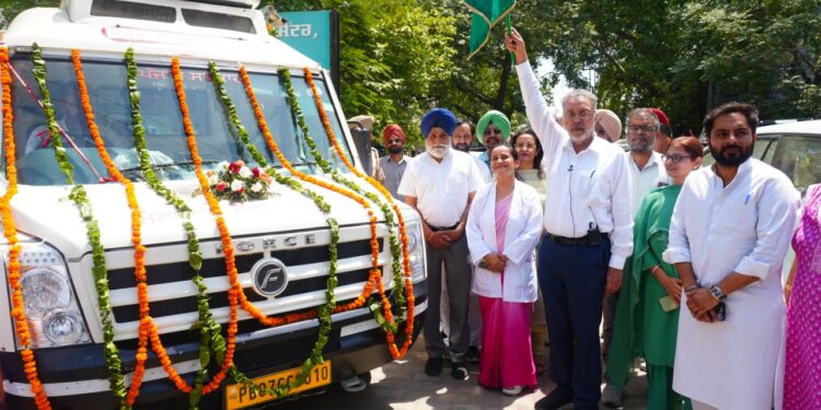 ਡਾ ਬਲਬੀਰ ਸਿੰਘ ਵੱਲੋਂ ਮੋਬਾਈਲ ਮੈਡੀਕਲ ਯੂਨਿਟ ਦੀ ਸ਼ੁਰੂਆਤ ਡਾ ਬਲਬੀਰ ਸਿੰਘ ਵੱਲੋਂ ਮੋਬਾਈਲ ਮੈਡੀਕਲ ਯੂਨਿਟ ਦੀ ਸ਼ੁਰੂਆਤ
