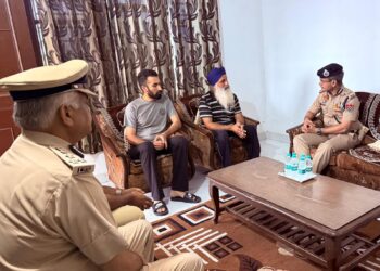 ਡੀਜੀਪੀ ਗੌਰਵ ਯਾਦਵ ਵੱਲੋਂ ਬਟਾਲਾ ਵਿੱਚ ਸ਼ਹੀਦ ਏ.ਐਸ.ਆਈ. ਜੋਗਾ ਸਿੰਘ ਦੇ ਪਰਿਵਾਰ ਨਾਲ ਮੁਲਾਕਾਤ, ਡੂੰਘਾ ਦੁੱਖ ਪ੍ਰਗਟਾਇਆ