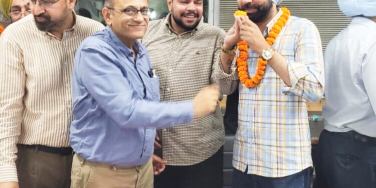 ਨੌਜਵਾਨ ਐਡਵੋਕੇਟ ਨਵਰਾਜ ਦੀਪ ਸਿੰਘ ਬੁਰਜ ਪੰਜਾਬ ਅਤੇ ਹਰਿਆਣਾ ਹਾਈ ਕੋਰਟ ਦੇ ਕਾਰਜਕਾਰੀ ਮੈਂਬਰ ਚੁਣੇ ਗਏ