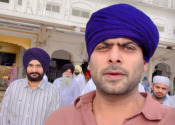 Entertainment: ਦਰਬਾਰ ਸਾਹਿਬ ਨਤਮਸਤਕ ਹੋਏ ਪੰਜਾਬੀ ਗਾਇਕ ਮਨਕੀਰਤ ਔਲਖ Entertainment: ਦਰਬਾਰ ਸਾਹਿਬ ਨਤਮਸਤਕ ਹੋਏ ਪੰਜਾਬੀ ਗਾਇਕ ਮਨਕੀਰਤ ਔਲਖ