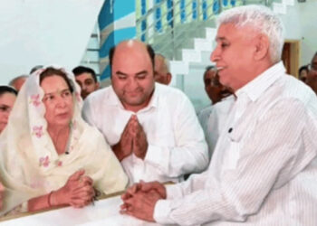 Punjab: ਡਾ. ਨਵਜੋਤ ਕੌਰ ਸਿੱਧੂ ਜੇਲ੍ਹ ਤੋਂ ਰਿਹਾਅ ਹੋ ਕੇ ਆਏ ਰਾਮਪਾਲ ਨੂੰ ਮਿਲਣ ਪਹੁੰਚੀ Punjab: ਡਾ. ਨਵਜੋਤ ਕੌਰ ਸਿੱਧੂ ਜੇਲ੍ਹ ਤੋਂ ਰਿਹਾਅ ਹੋ ਕੇ ਆਏ ਰਾਮਪਾਲ ਨੂੰ ਮਿਲਣ ਪਹੁੰਚੀ