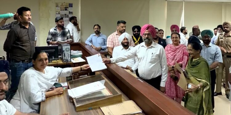 Punjab MC Election : ਆਮ ਆਦਮੀ ਪਾਰਟੀ ਦੇ ਉਮੀਦਵਾਰ ਸੁਖਦੇਵ ਸਿੰਘ ਪਟਵਾਰੀ ਨੇ ਨਗਰ ਨਿਗਮ ਮੋਹਾਲੀ ਦੇ ਵਾਰਡ ਨੰਬਰ 34 ਤੋਂ ਦਾਖਲ ਕੀਤੀ ਨਾਮਜ਼ਦਗੀ 