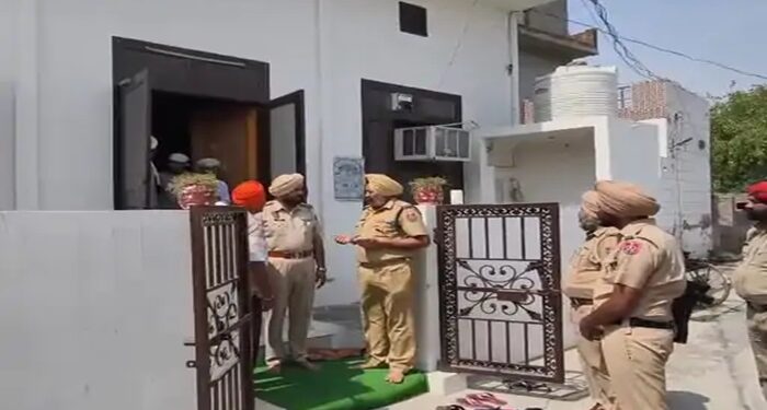 ਗੁਰਦੁਆਰਾ ਸਾਹਿਬ ‘ਚ ਲੱਗੀ ਅੱਗ! ਸ੍ਰੀ ਗੁਰੂ ਗ੍ਰੰਥ ਸਾਹਿਬ ਜੀ ਦਾ ਪਾਵਨ ਸਰੂਪ ਅਗਨ ਭੇਟ ਗੁਰਦੁਆਰਾ ਸਾਹਿਬ ‘ਚ ਲੱਗੀ ਅੱਗ! ਸ੍ਰੀ ਗੁਰੂ ਗ੍ਰੰਥ ਸਾਹਿਬ ਜੀ ਦਾ ਪਾਵਨ ਸਰੂਪ ਅਗਨ ਭੇਟ