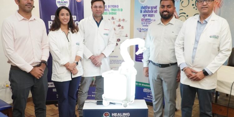 ਹੀਲਿੰਗ ਹਸਪਤਾਲ ਨੇ 6,000 ਤੋਂ ਵੱਧ ਏਆਈ-ਅਧਾਰਿਤ ਰੋਬੋਲੈਂਸ ਗੋਡਿਆਂ ਦੀਆਂ ਸਰਜਰੀਆਂ ਨੂੰ ਸਫਲਤਾ ਨਾਲ ਕੀਤਾ, ਐਡਵਾਂਸਡ ਰੋਬੋਟਿਕ ਐਫਡੀ-3ਡੀ ਪ੍ਰੋਗਰਾਮ ਕੀਤਾ ਲਾਂਚ ਹੀਲਿੰਗ ਹਸਪਤਾਲ ਨੇ 6,000 ਤੋਂ ਵੱਧ ਏਆਈ-ਅਧਾਰਿਤ ਰੋਬੋਲੈਂਸ ਗੋਡਿਆਂ ਦੀਆਂ ਸਰਜਰੀਆਂ ਨੂੰ ਸਫਲਤਾ ਨਾਲ ਕੀਤਾ, ਐਡਵਾਂਸਡ ਰੋਬੋਟਿਕ ਐਫਡੀ-3ਡੀ ਪ੍ਰੋਗਰਾਮ ਕੀਤਾ ਲਾਂਚ