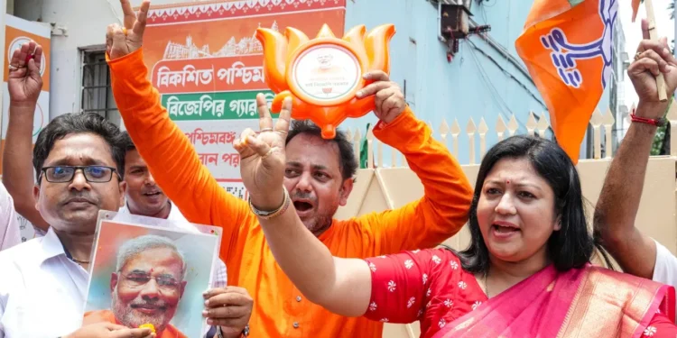 West Bengal Election Results : ਬੰਗਾਲ ‘ਚ ਪਹਿਲੀ ਵਾਰ ਬਣਨ ਜਾ ਰਹੀ ਹੈ ਭਾਜਪਾ ਸਰਕਾਰ! ਪਾਰਟੀ ਹੈੱਡਕੁਆਰਟਰ ‘ਤੇ ਜਸ਼ਨ ਸ਼ੁਰੂ