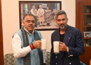 ਮਸ਼ਹੂਰ ਰੈਪਰ ਅਤੇ ਗਾਇਕ ਯੋ ਯੋ ਹਨੀ ਸਿੰਘ ਨੇ ਤਰੁਣ ਚੁੱਘ ਨਾਲ ਕੀਤੀ ਮੁਲਾਕਾਤ ਮਸ਼ਹੂਰ ਰੈਪਰ ਅਤੇ ਗਾਇਕ ਯੋ ਯੋ ਹਨੀ ਸਿੰਘ ਨੇ ਤਰੁਣ ਚੁੱਘ ਨਾਲ ਕੀਤੀ ਮੁਲਾਕਾਤ