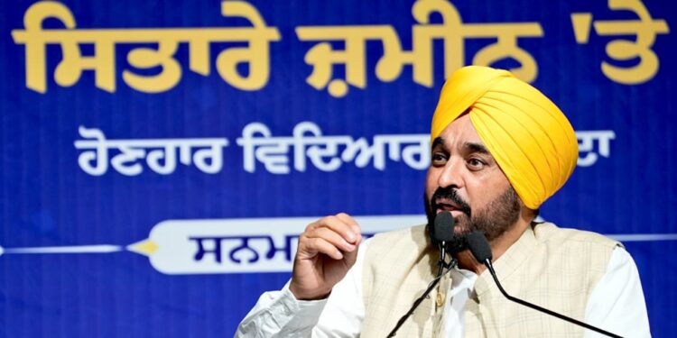 ਪੰਜਾਬ ਦੀਆਂ ਧੀਆਂ ਮੋਹਰੀ ਭੂਮਿਕਾ ਨਿਭਾ ਰਹੀਆਂ: ਇਸ ਸਾਲ ਅੱਠਵੀਂ, ਦਸਵੀਂ ਅਤੇ ਬਾਰ੍ਹਵੀਂ ਜਮਾਤ ਦੇ ਟੌਪਰਾਂ ‘ਚ ਲੜਕੀਆਂ ਦਾ ਦਬਦਬਾ: ਮੁੱਖ ਮੰਤਰੀ ਮਾਨ ਪੰਜਾਬ ਦੀਆਂ ਧੀਆਂ ਮੋਹਰੀ ਭੂਮਿਕਾ ਨਿਭਾ ਰਹੀਆਂ: ਇਸ ਸਾਲ ਅੱਠਵੀਂ, ਦਸਵੀਂ ਅਤੇ ਬਾਰ੍ਹਵੀਂ ਜਮਾਤ ਦੇ ਟੌਪਰਾਂ ‘ਚ ਲੜਕੀਆਂ ਦਾ ਦਬਦਬਾ: ਮੁੱਖ ਮੰਤਰੀ ਮਾਨ