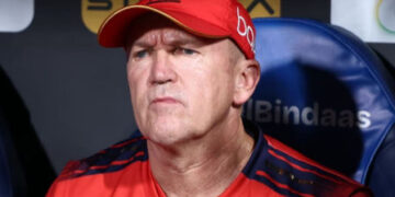 IPL 2026: ਜਿੱਤ ਦੇ ਜਸ਼ਨ ਵਿਚਾਲੇ RCB ਨੂੰ ਵੱਡਾ ਝਟਕਾ! ਹੈੱਡ ਕੋਚ ਐਂਡੀ ਫਲਾਵਰ ਨੂੰ ਲੱਗਾ ਭਾਰੀ ਜ਼ੁਰਮਾਨਾ