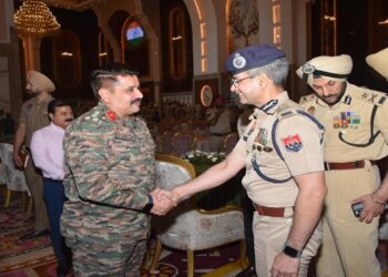 DGP ਗੌਰਵ ਯਾਦਵ ਨੇ ਅੰਮ੍ਰਿਤਸਰ ‘ਚ ਪੰਜਾਬ ਪੁਲਿਸ ਦੇ ਜਵਾਨਾਂ ਨਾਲ ਸਾਂਝਾ ਕੀਤਾ ‘ਵੱਡਾ ਖਾਣਾ’