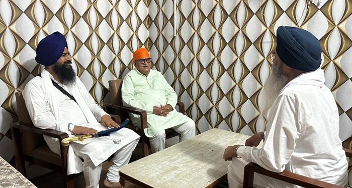 Punjab ਰਾਜਪਾਲ ਕਟਾਰੀਆ ਨੇ ਜਥੇਦਾਰ ਗੜਗੱਜ ਨਾਲ ਕੀਤੀ ਮੁਲਾਕਾਤ Punjab ਰਾਜਪਾਲ ਕਟਾਰੀਆ ਨੇ ਜਥੇਦਾਰ ਗੜਗੱਜ ਨਾਲ ਕੀਤੀ ਮੁਲਾਕਾਤ