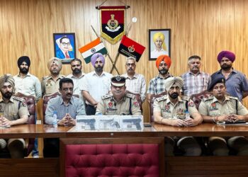 Ludhiana ਵਿੱਚ ਟਾਰਗੇਟ ਸ਼ੂਟਿੰਗ ਦੀਆਂ ਸੰਭਾਵੀ ਕੋਸ਼ਿਸ਼ਾਂ ਨਾਕਾਮ; ਅੱਤਵਾਦੀ-ਗੈਂਗਸਟਰ ਨੈਟਵਰਕ ਨਾਲ ਸਬੰਧਤ ਦੋ ਮੁਲਜ਼ਮ ਹਥਿਆਰਾਂ ਸਣੇ ਕਾਬੂ Ludhiana ਵਿੱਚ ਟਾਰਗੇਟ ਸ਼ੂਟਿੰਗ ਦੀਆਂ ਸੰਭਾਵੀ ਕੋਸ਼ਿਸ਼ਾਂ ਨਾਕਾਮ; ਅੱਤਵਾਦੀ-ਗੈਂਗਸਟਰ ਨੈਟਵਰਕ ਨਾਲ ਸਬੰਧਤ ਦੋ ਮੁਲਜ਼ਮ ਹਥਿਆਰਾਂ ਸਣੇ ਕਾਬੂ