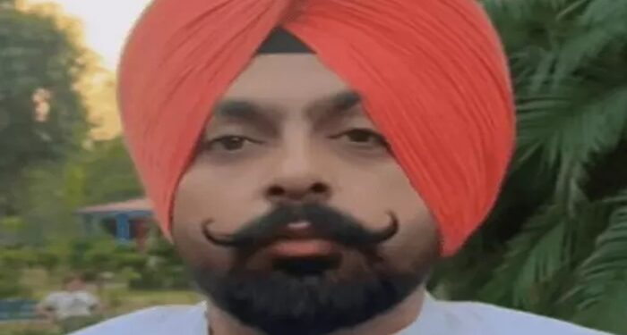 ਜਲੰਧਰ ‘ਚ ਦਿਨ – ਦਿਹਾੜੇ ਫਾਇਰਿੰਗ: RTI ਕਾਰਕੁਨ ਸਿਮਰਨਜੀਤ ਸਿੰਘ ਦਾ ਗੋਲੀਆਂ ਮਾਰ ਕੇ ਕਤਲ ਜਲੰਧਰ ‘ਚ ਦਿਨ – ਦਿਹਾੜੇ ਫਾਇਰਿੰਗ: RTI ਕਾਰਕੁਨ ਸਿਮਰਨਜੀਤ ਸਿੰਘ ਦਾ ਗੋਲੀਆਂ ਮਾਰ ਕੇ ਕਤਲ