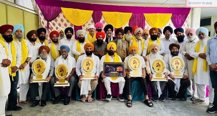 ਯੁਨਾਇਟੇਡ ਯੂਥ ਫੈਡਰੇਸ਼ਨ ਵੱਲੋਂ ਮਹਾਰਾਜਾ ਜੱਸਾ ਸਿੰਘ ਰਾਮਗੜ੍ਹੀਆ ਦੇ ਜਨਮ ਦਿਹਾੜੇ ‘ਤੇ 6 ਸਖਸ਼ੀਅਤਾਂ ਸਨਮਾਨਿਤ ਯੁਨਾਇਟੇਡ ਯੂਥ ਫੈਡਰੇਸ਼ਨ ਵੱਲੋਂ ਮਹਾਰਾਜਾ ਜੱਸਾ ਸਿੰਘ ਰਾਮਗੜ੍ਹੀਆ ਦੇ ਜਨਮ ਦਿਹਾੜੇ ‘ਤੇ 6 ਸਖਸ਼ੀਅਤਾਂ ਸਨਮਾਨਿਤ