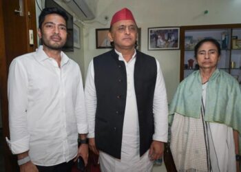 West Bengal ‘ਚ ਸੱਤਾ ਪਰਿਵਰਤਨ ਤੋਂ ਬਾਅਦ ਮਮਤਾ ਨੂੰ ਮਿਲੇ ਅਖਿਲੇਸ਼